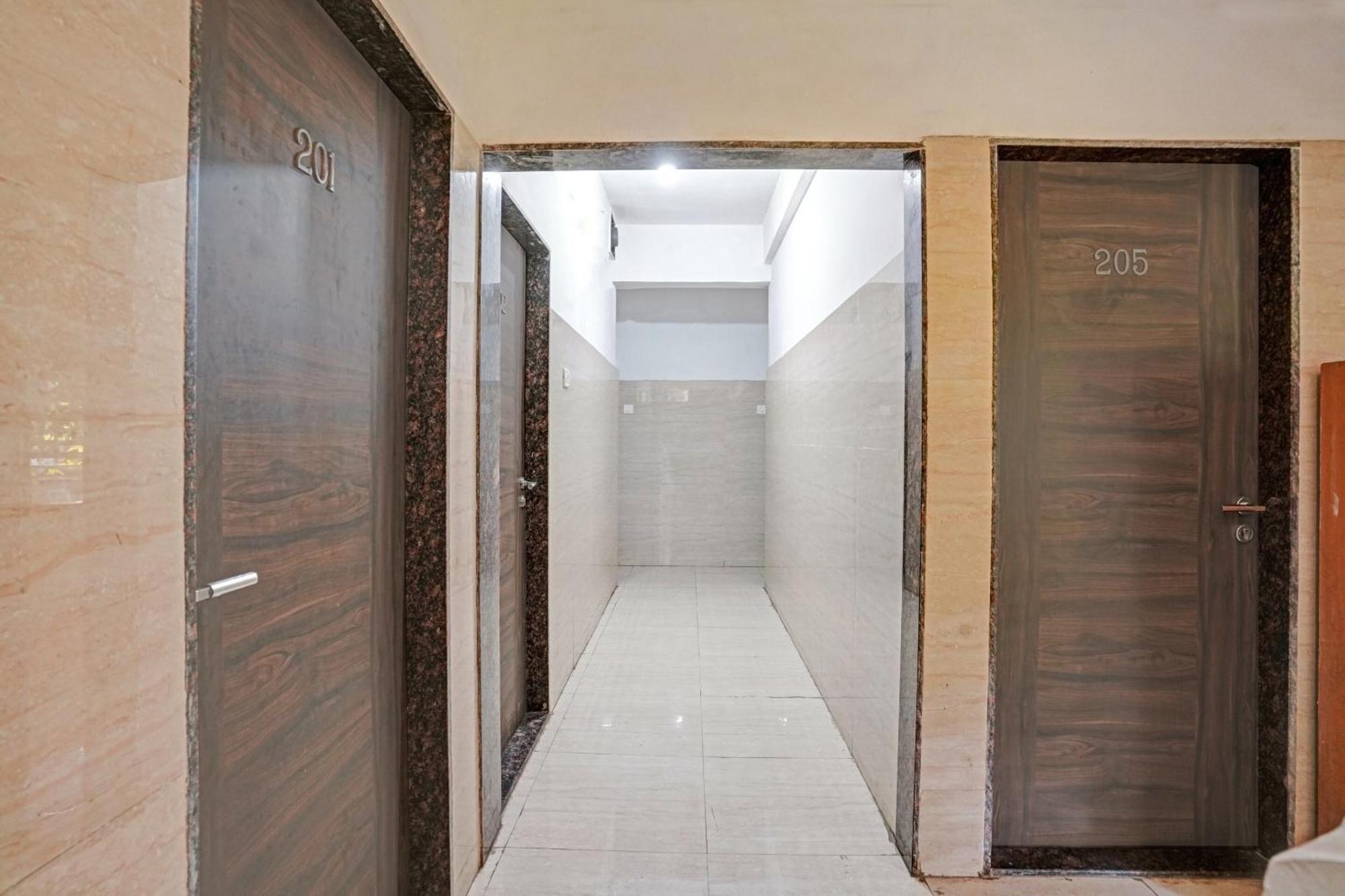 Hotel Oyo Flagship Raj Near Juhu