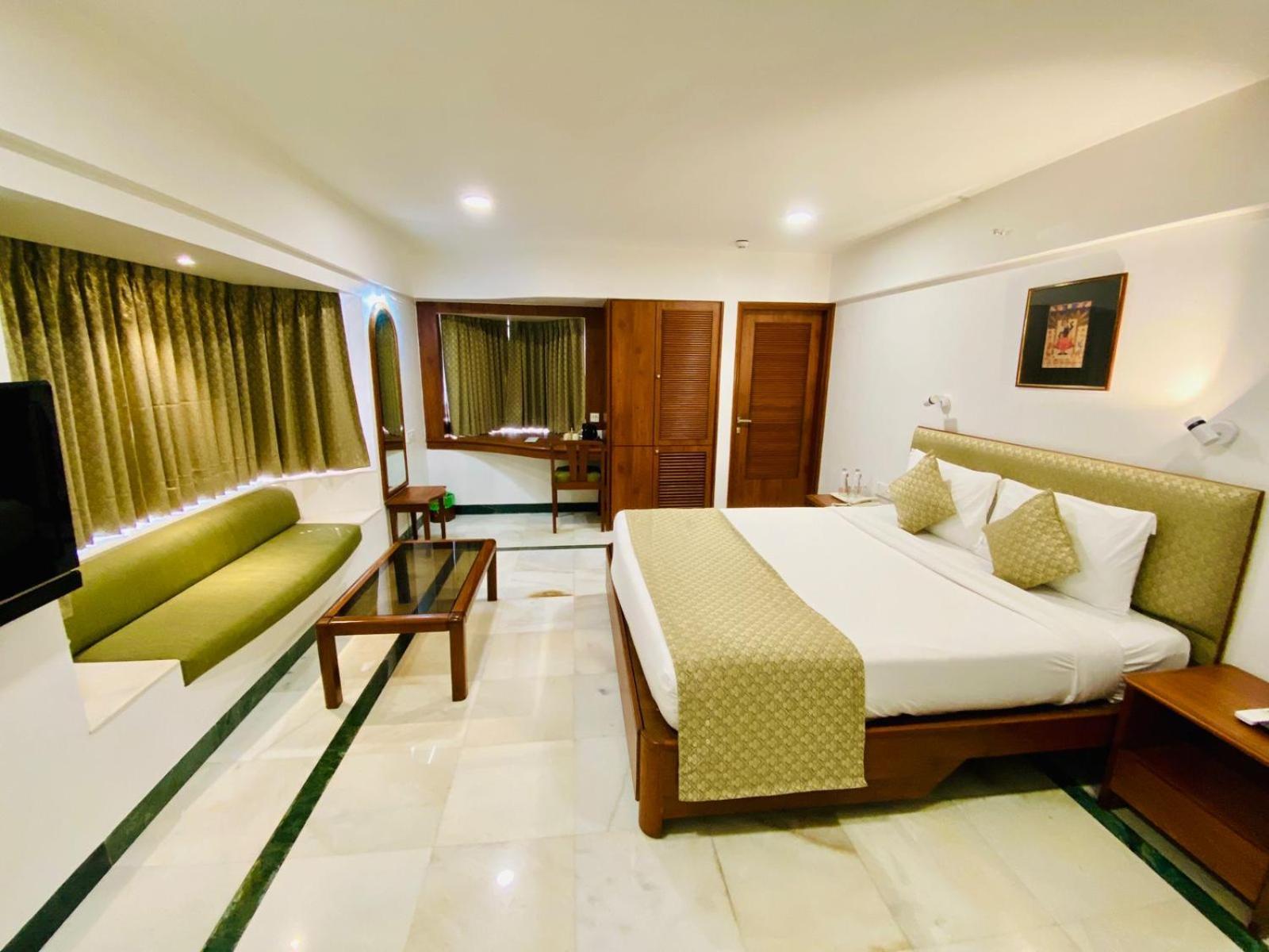 Parle International Hotel