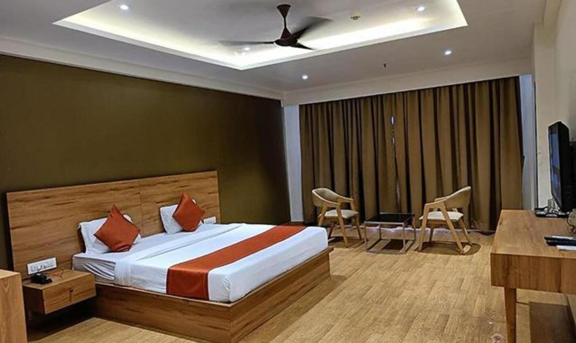 Hotel Fabhotel Shivam I