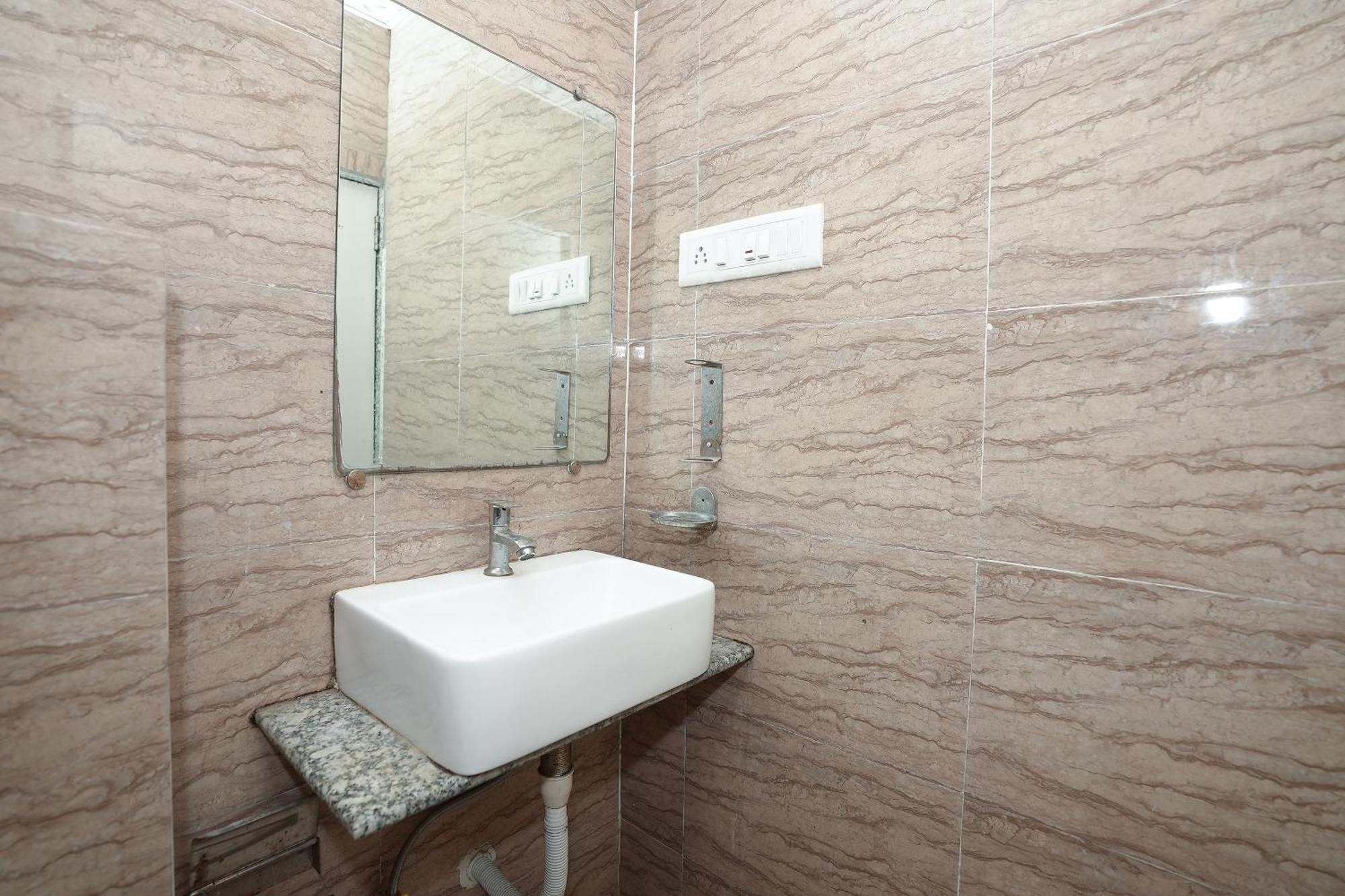 Royal Aqua 2* Mumbai