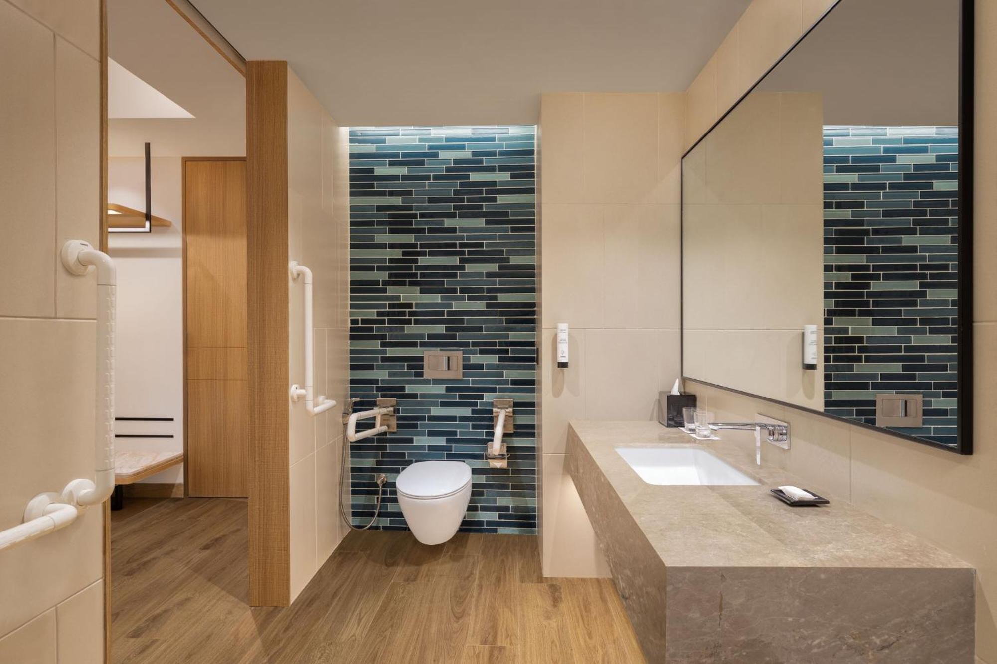 Fairfield By Marriott International Airport Hotel Mumbai