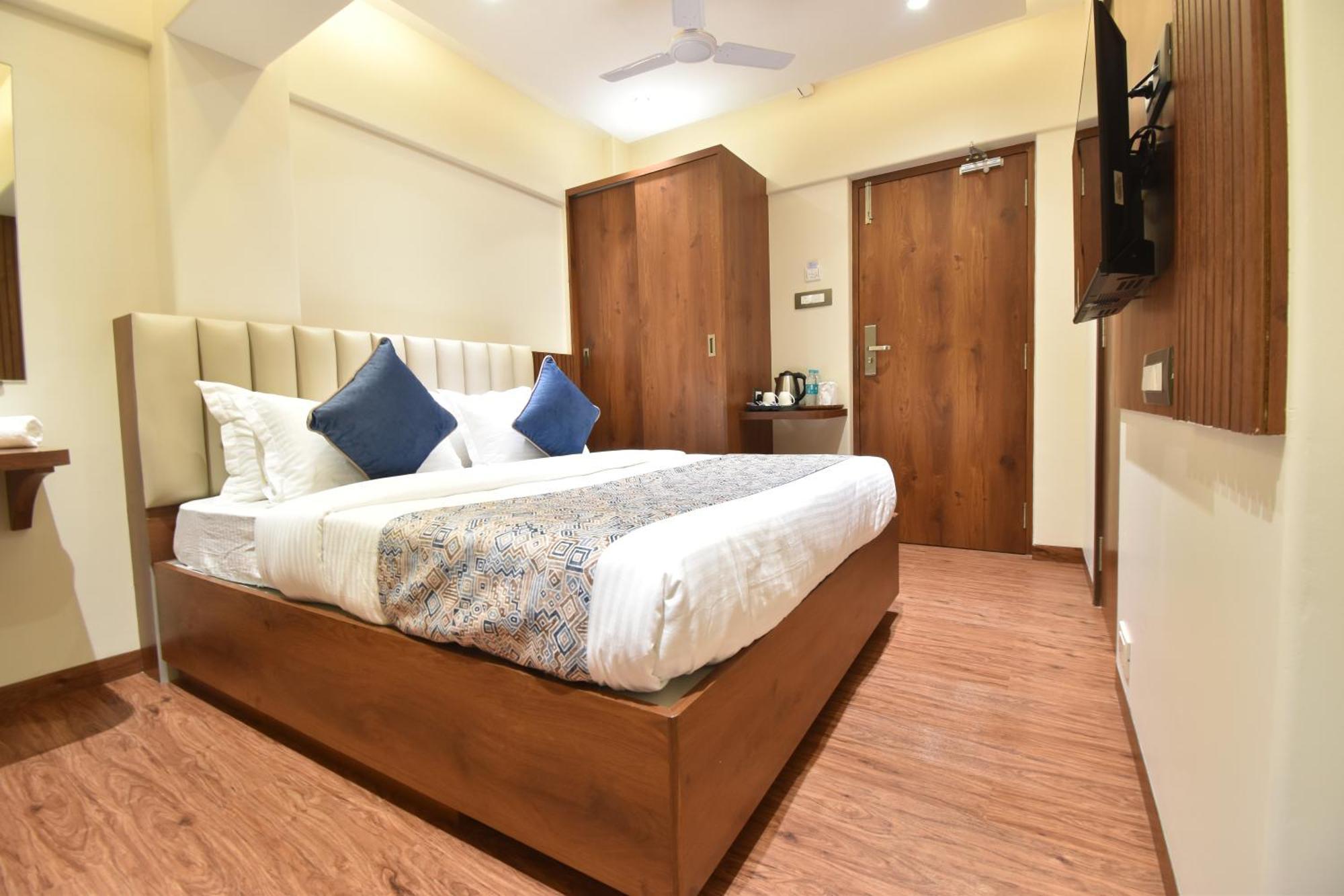 Kalpana Palace, Hotel 2*