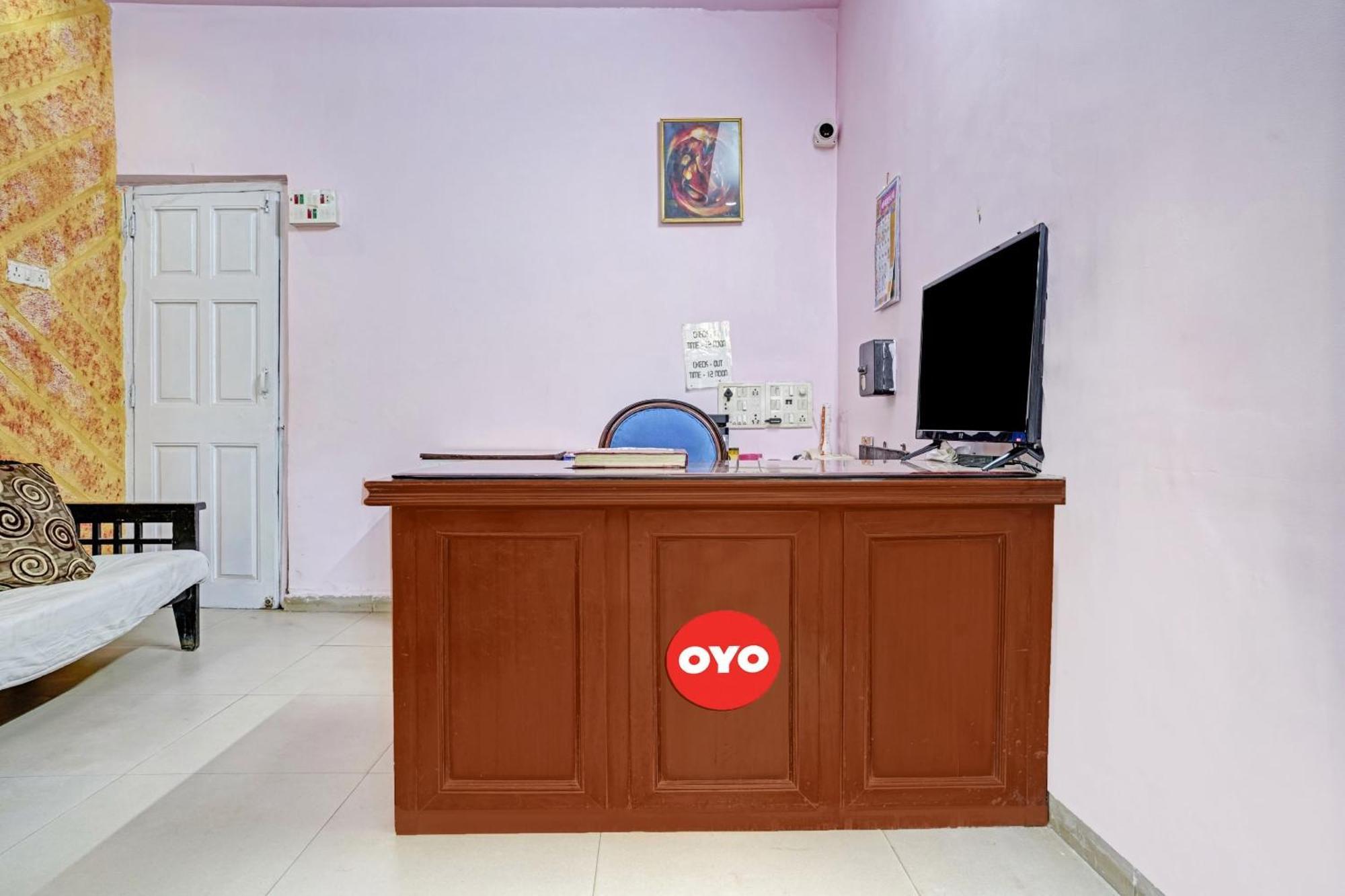 Oyo Flagship Raj Near Juhu Hotel