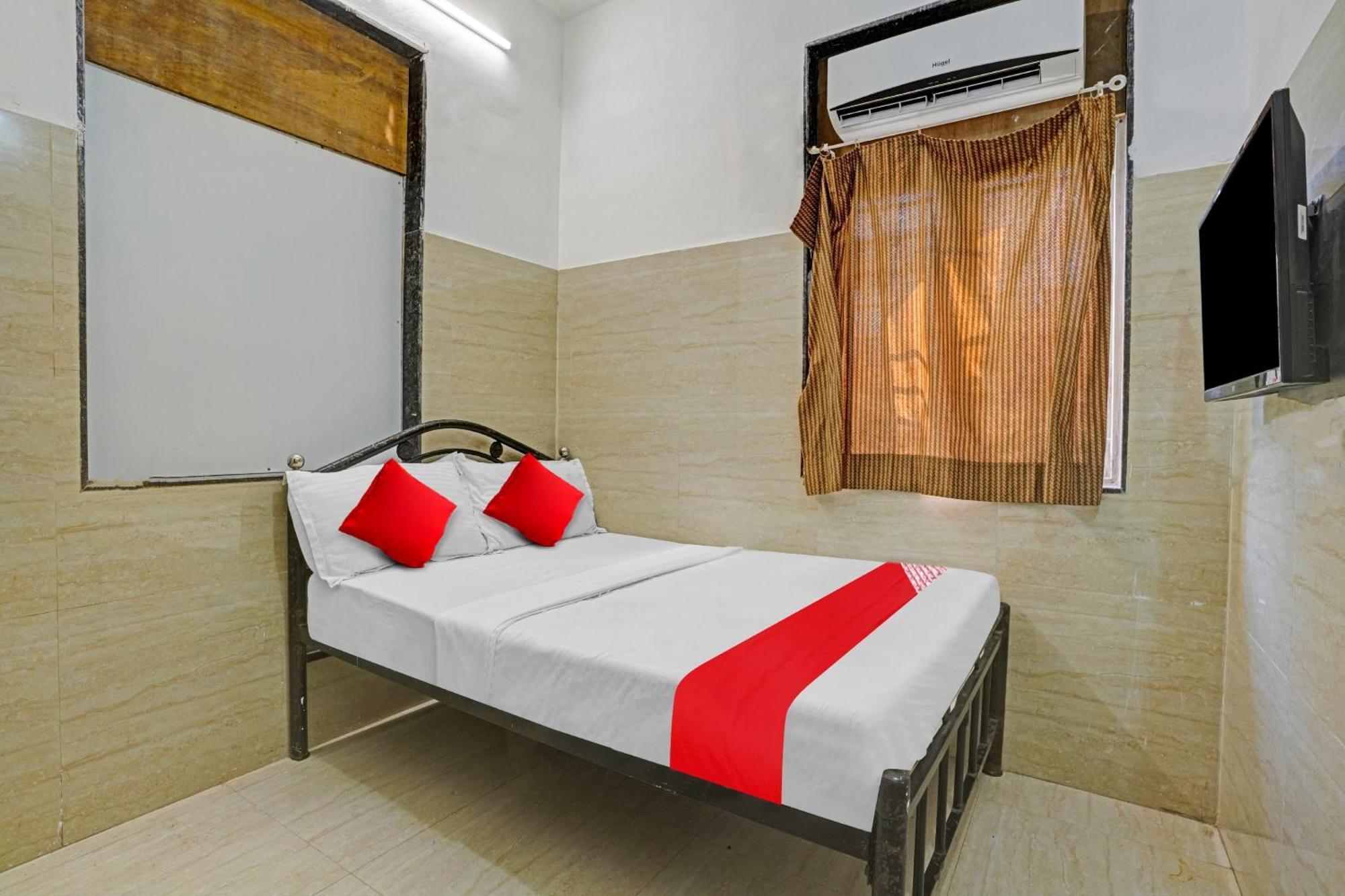 Hotel Oyo Flagship Raj Near Juhu Mumbai