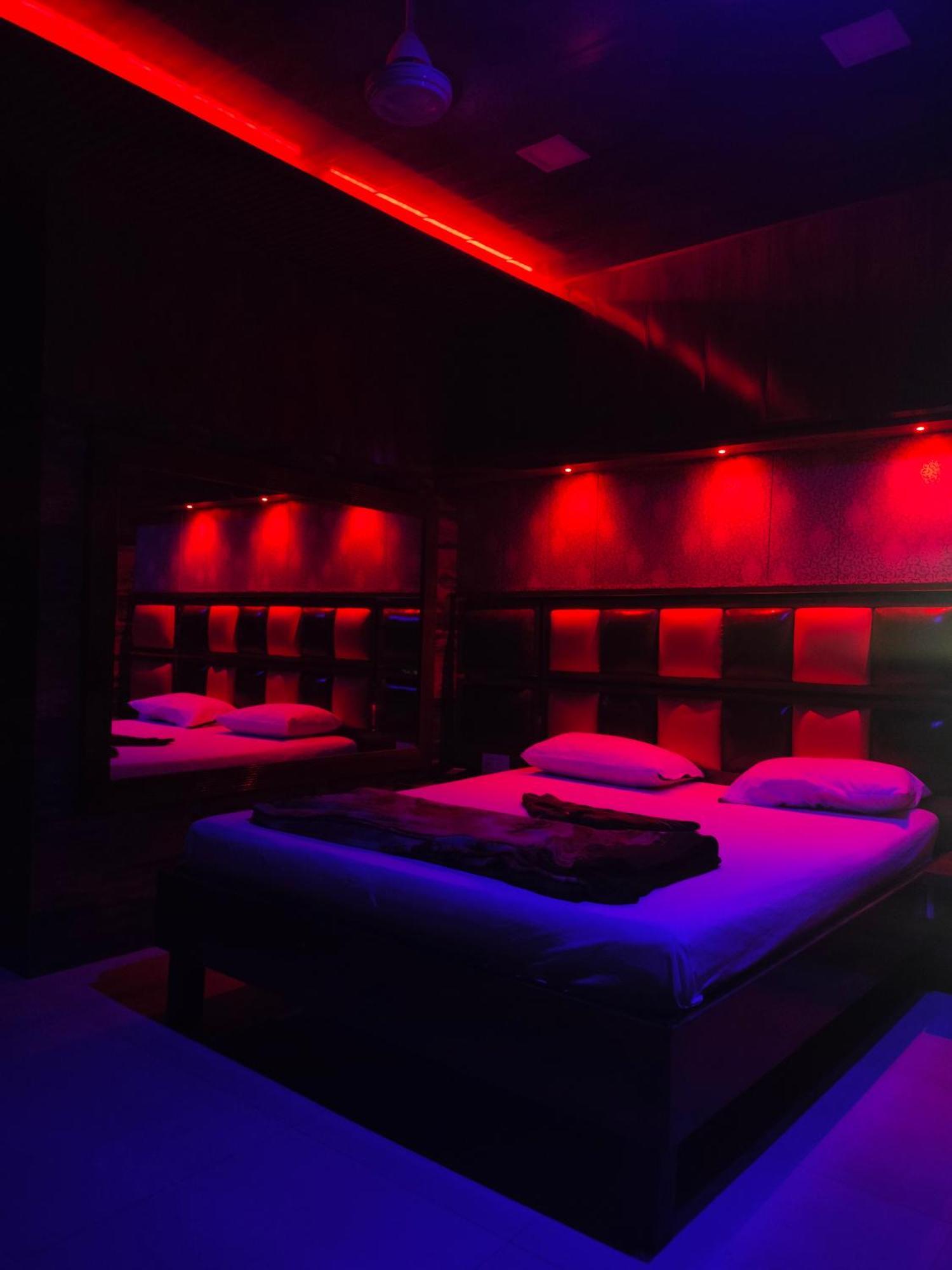 Love hotel Spring & *