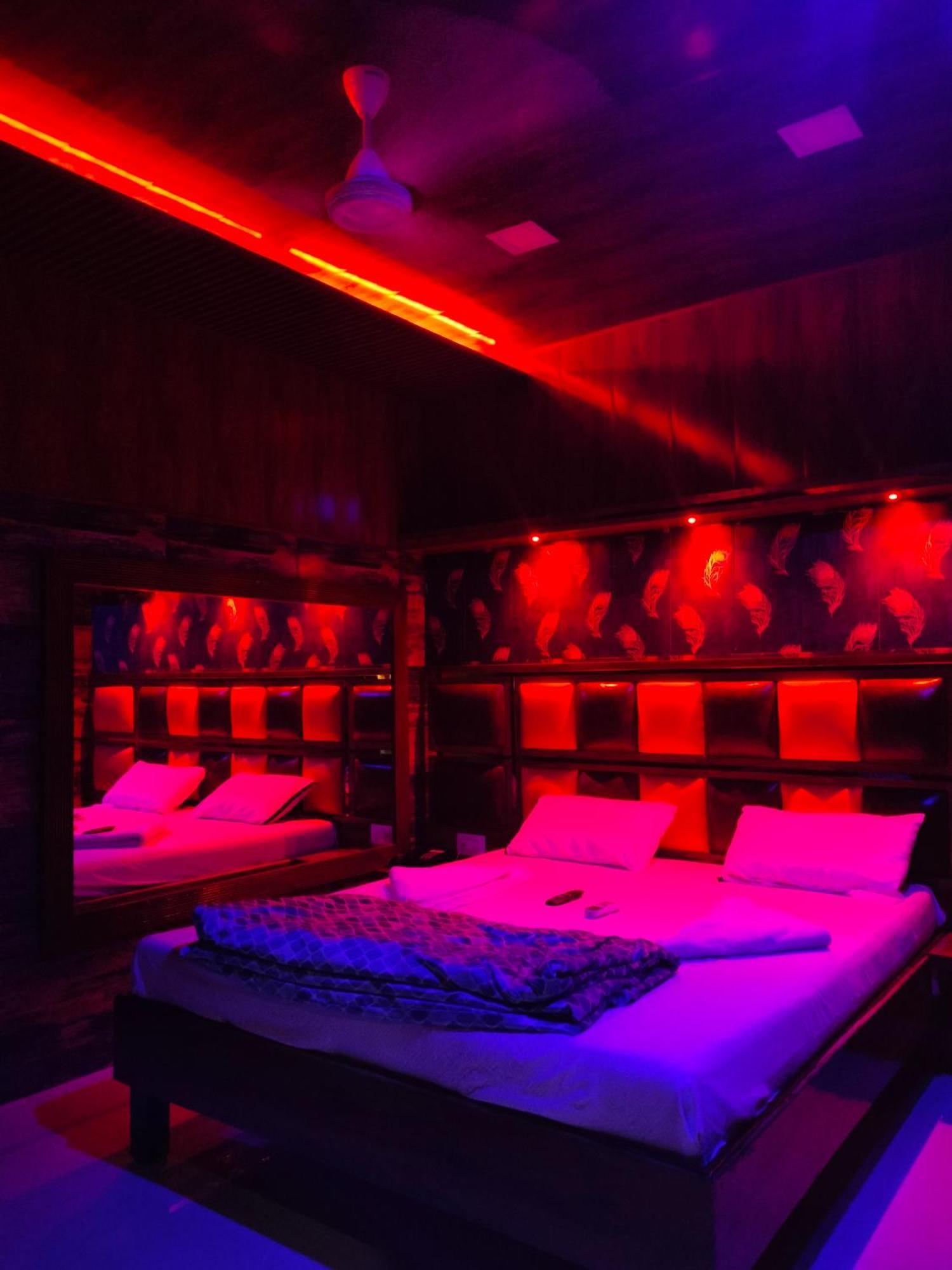 Love hotel Spring &