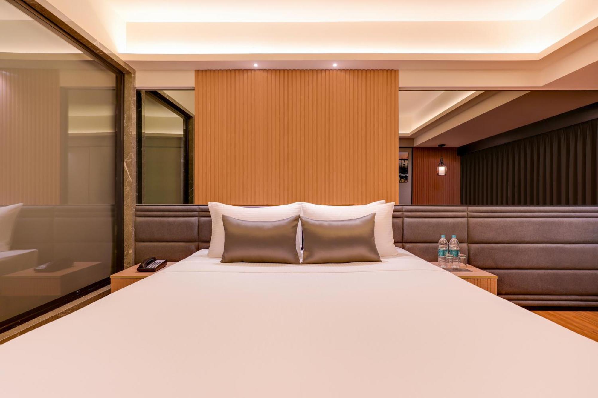 Hotel Lemon Tree Premier, Malad,