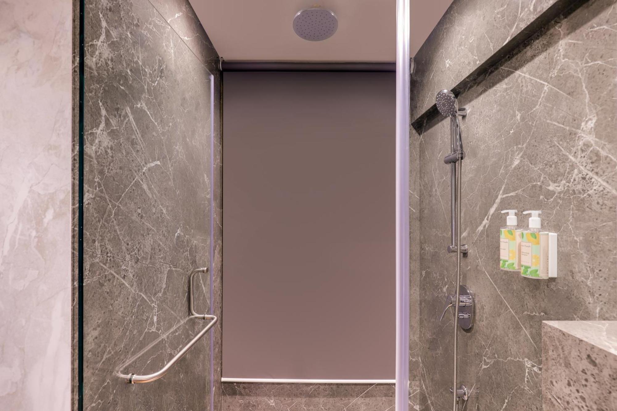 Hotel Lemon Tree Premier, Malad, 4*