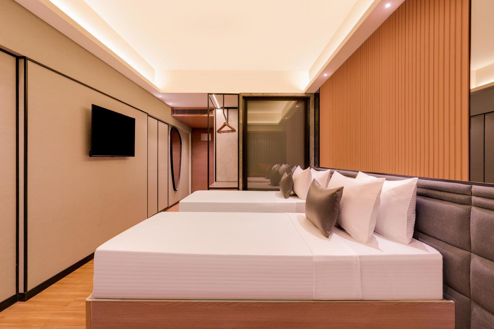 Lemon Tree Premier, Malad, Hotel