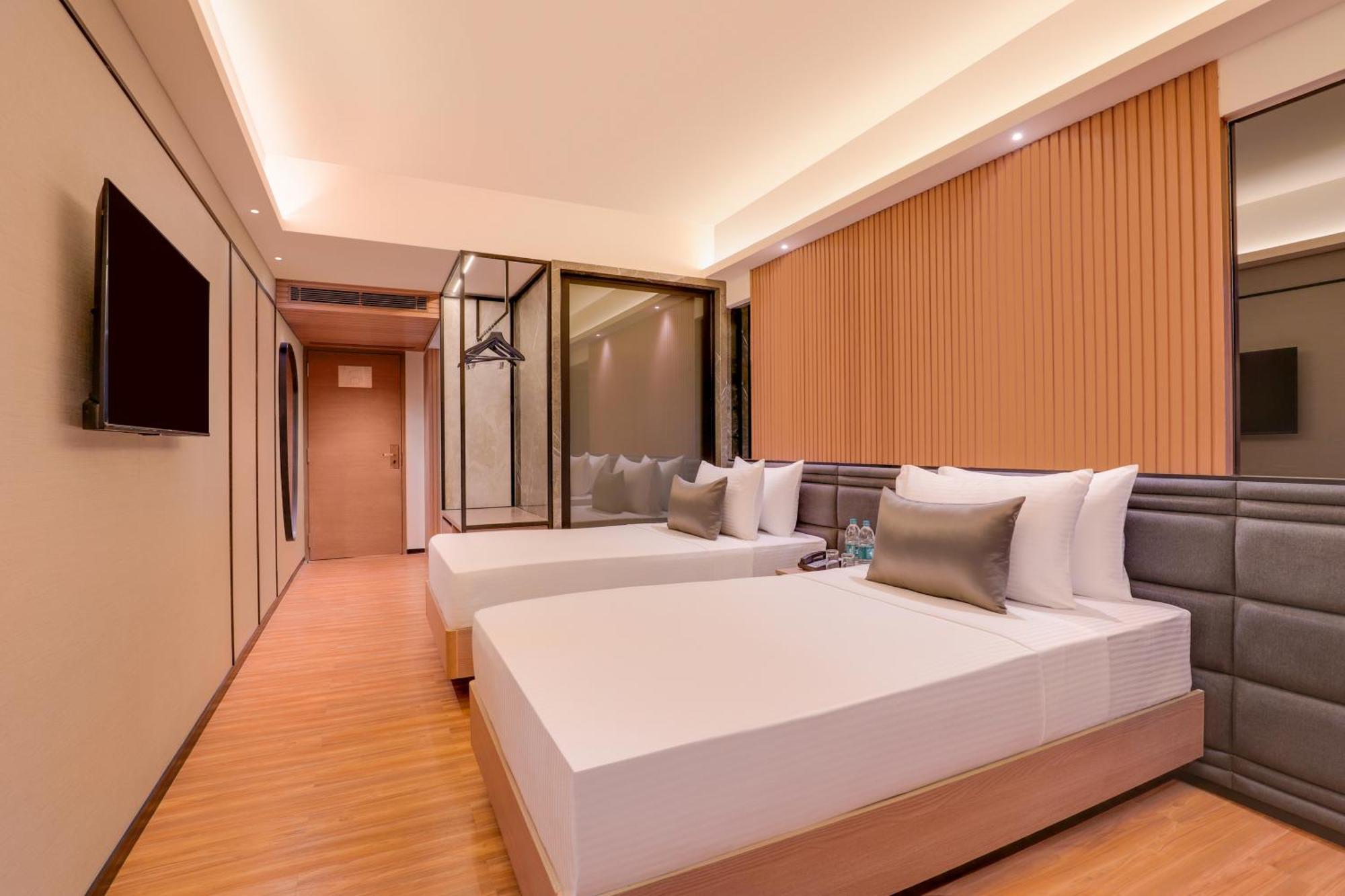 Hotel Lemon Tree Premier, Malad, 4*