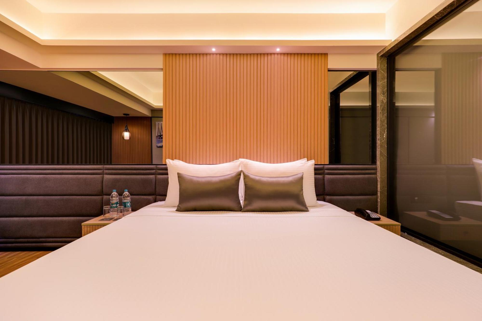 Hotel Lemon Tree Premier, Malad,