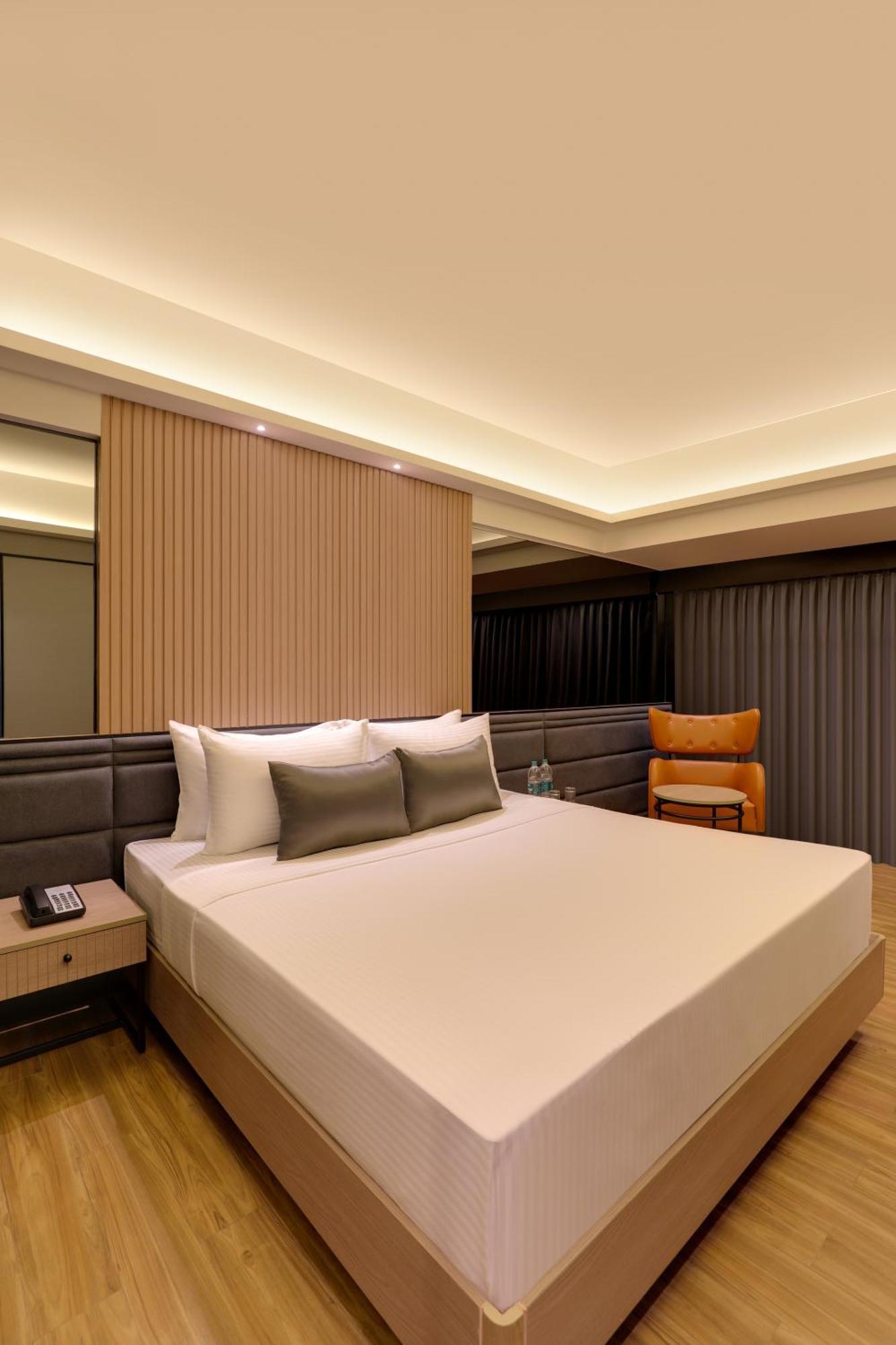 Lemon Tree Premier, Malad, Hotel