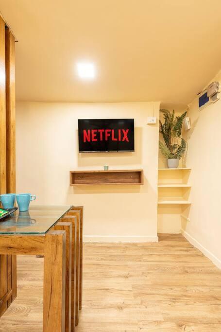 Apartamento House At The Heart Of Bandra. *