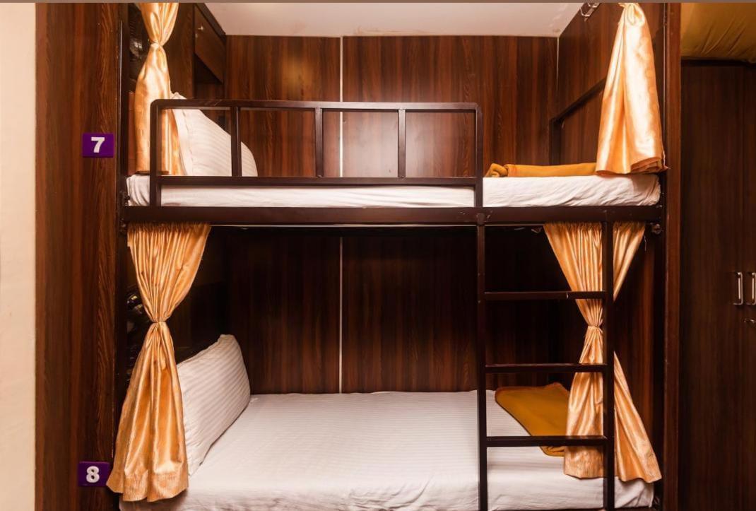 Almas 24 Aircondition Hostel Mumbai