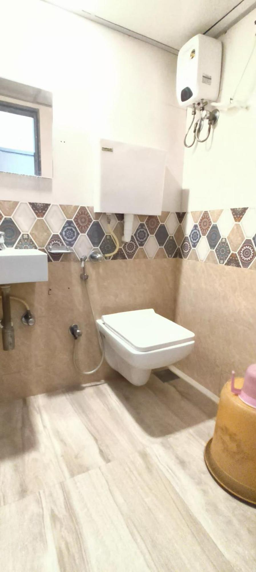 Almas 24 Aircondition Hostel