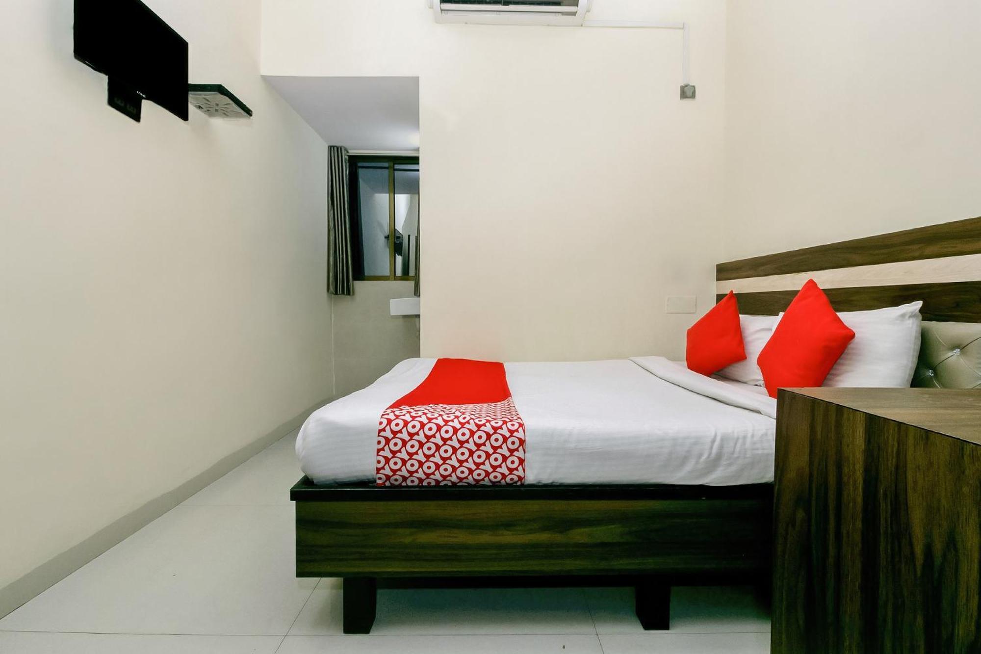 Oyo 23656 Parimeet Hotel