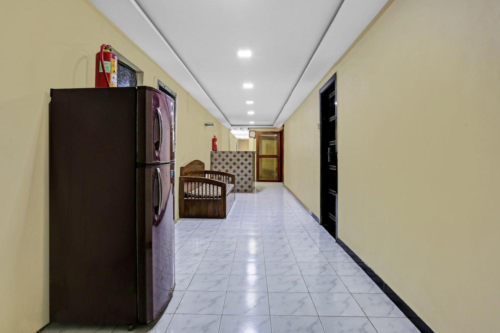 Oyo Flagship Pakeeza 4*