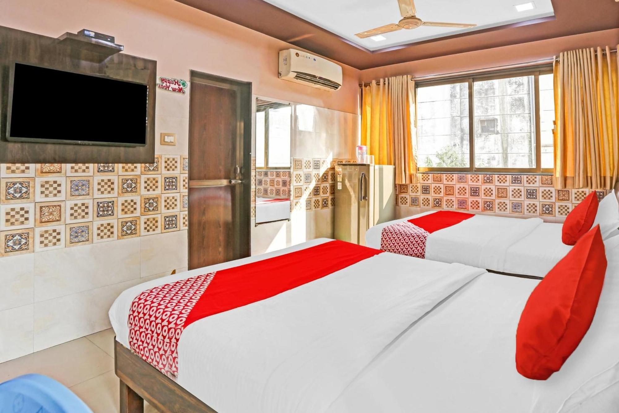 Oyo Flagship Pakeeza 4*