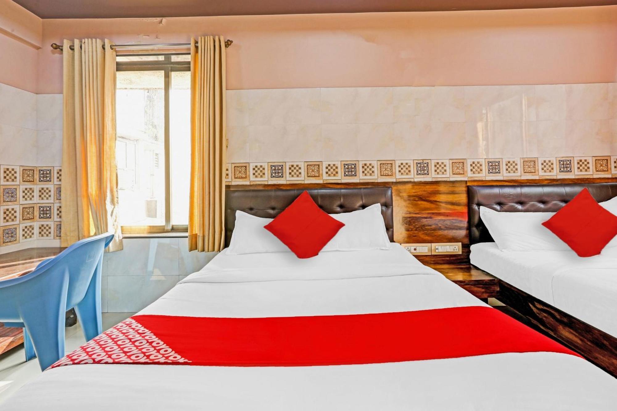 Oyo Flagship Pakeeza Hotel