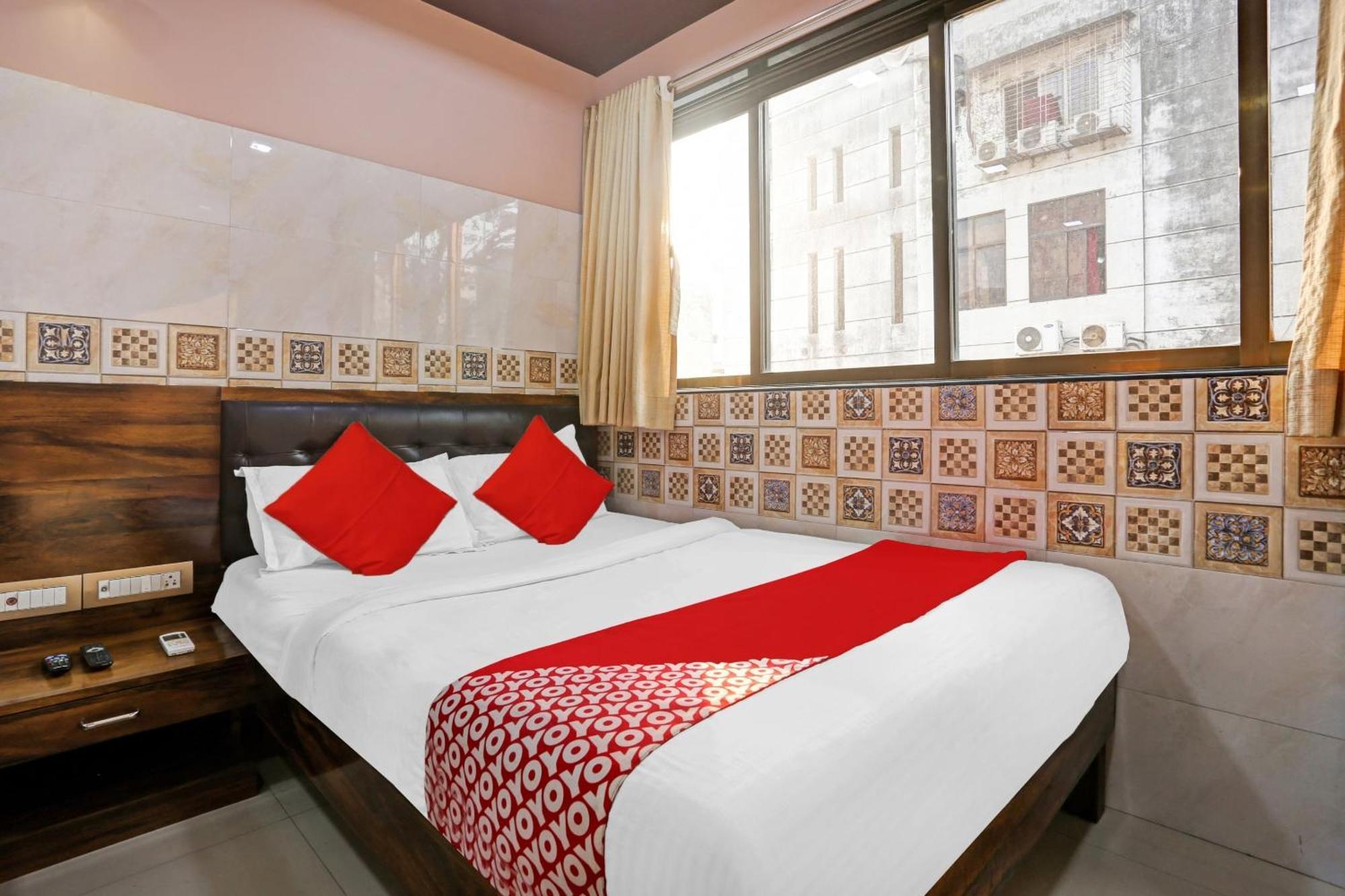 Hotel Oyo Flagship Pakeeza 4*