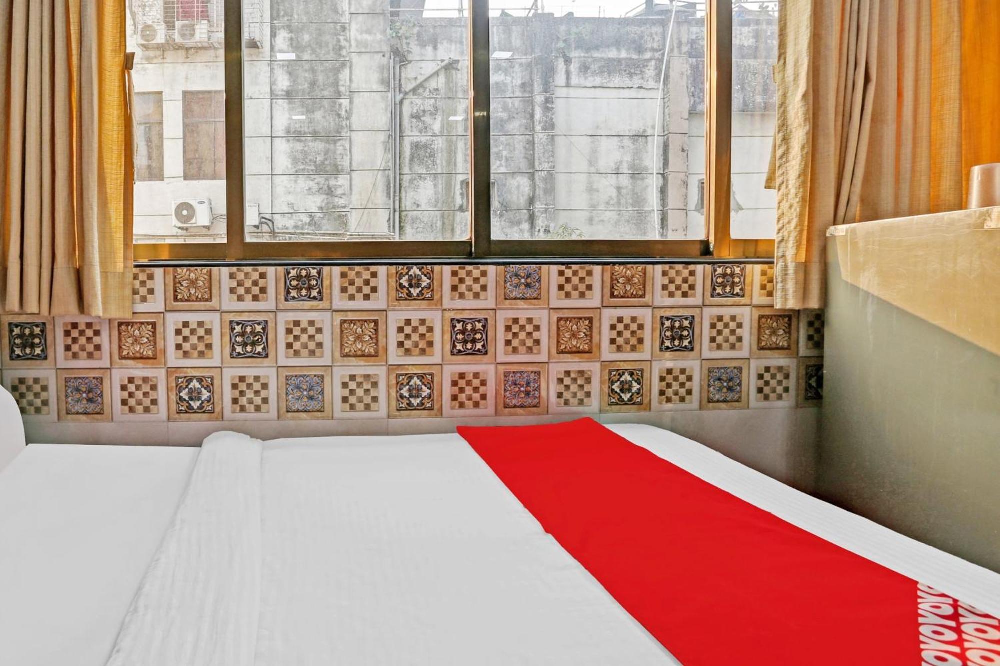 Hotel Oyo Flagship Pakeeza