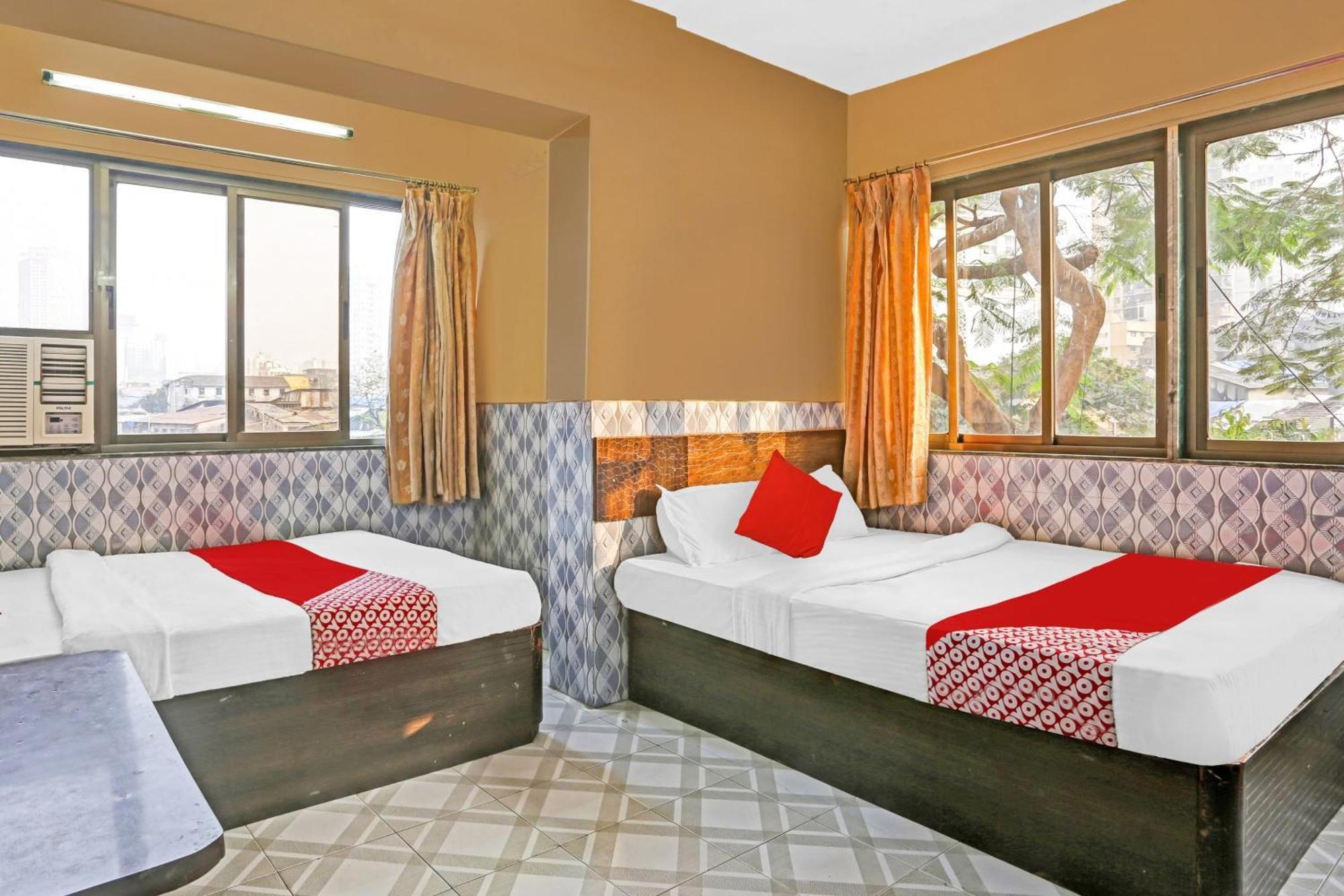 Oyo Flagship Pakeeza Mumbai