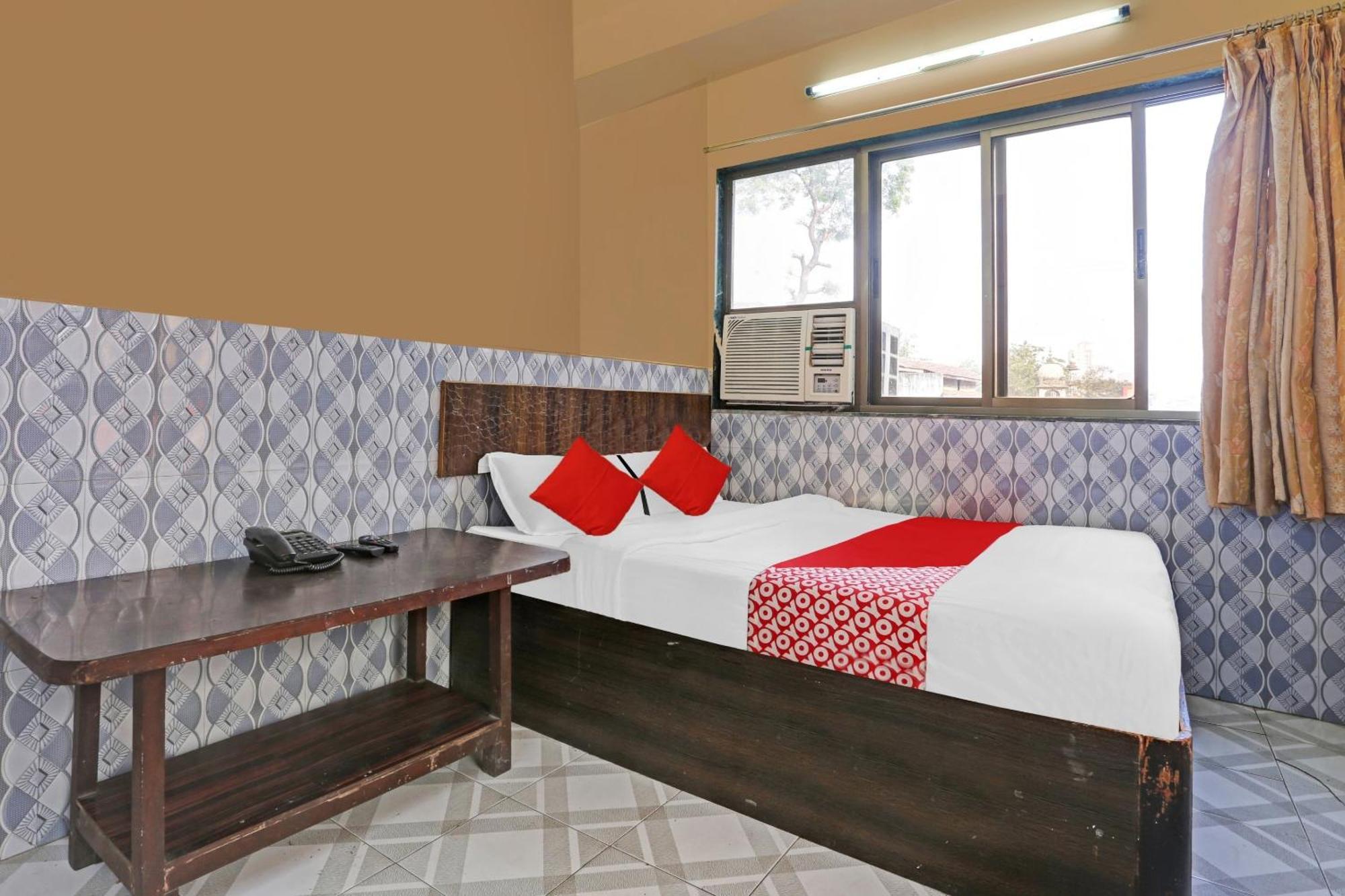 Oyo Flagship Pakeeza Hotel