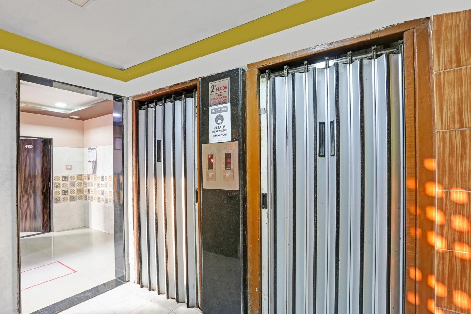 Hotel Oyo Flagship Pakeeza 4*