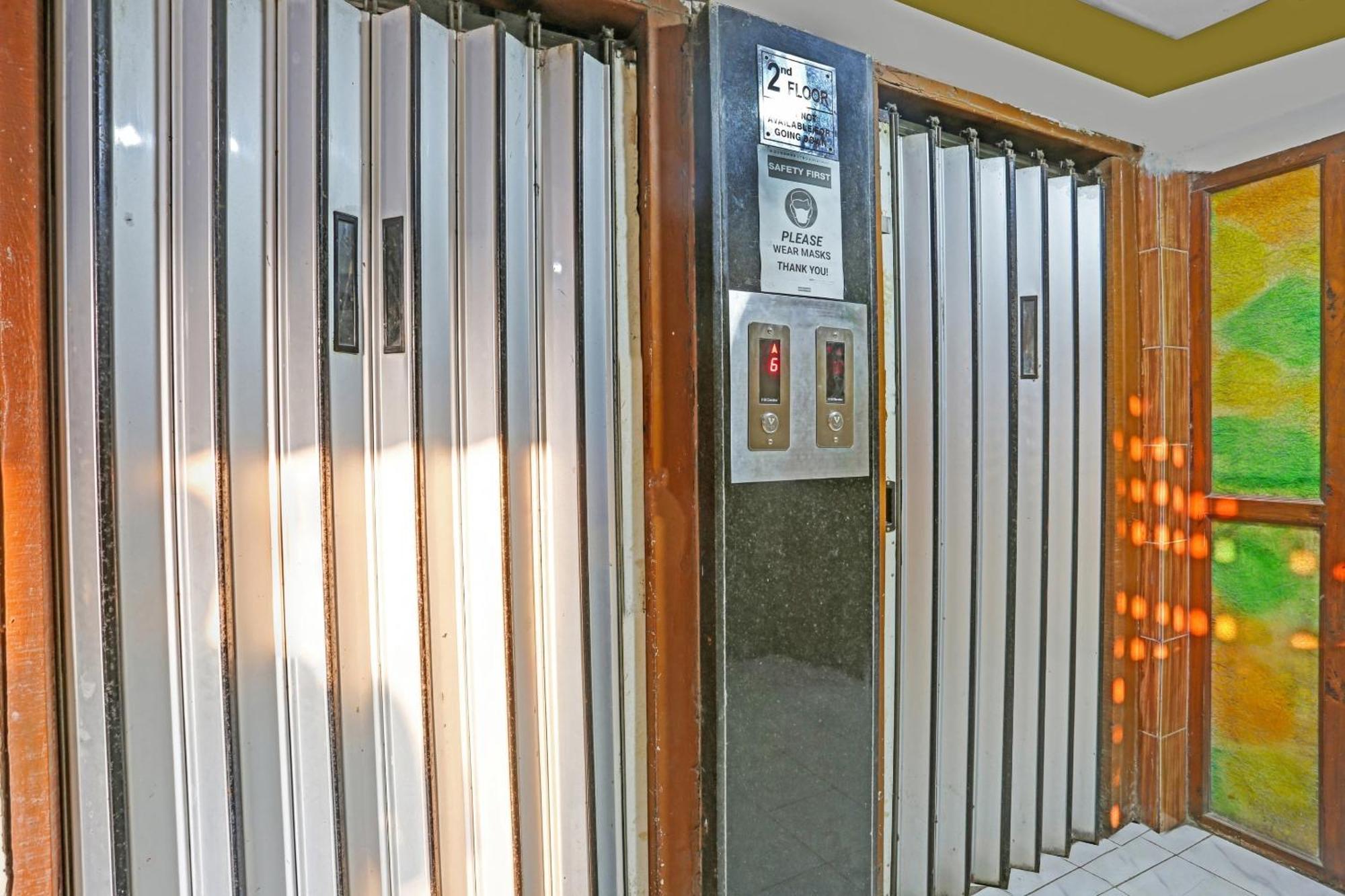 Oyo Flagship Pakeeza 4* Mumbai