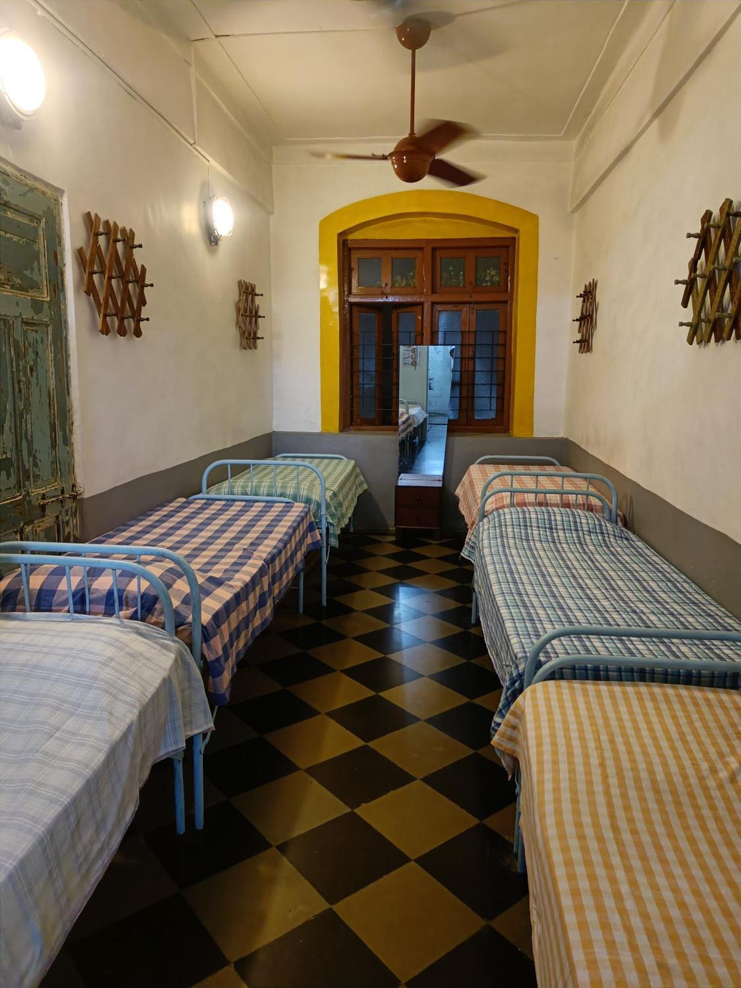 Vasantashram Cst Mumbai, Free Wifi With 1940s Retro Vibe Hostel Mumbai