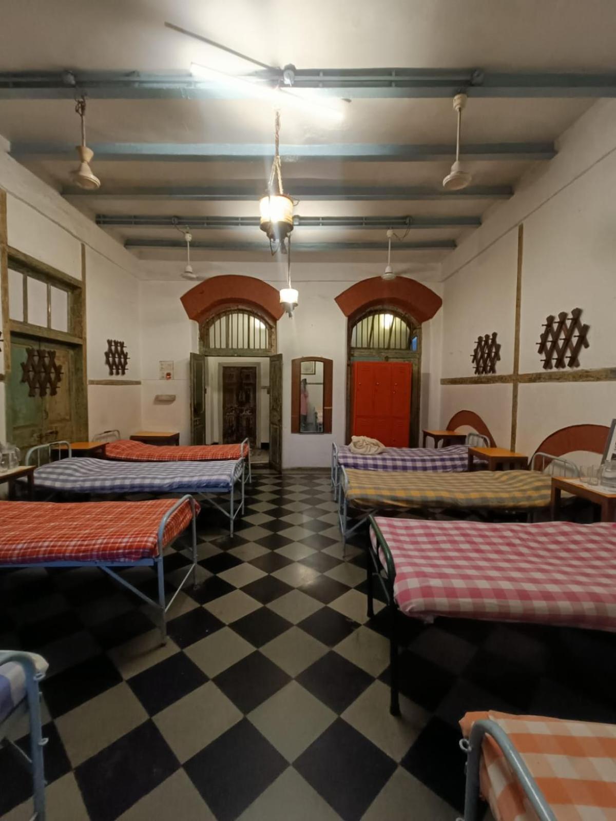 Vasantashram Cst Mumbai, Free Wifi With 1940s Retro Vibe * Mumbai