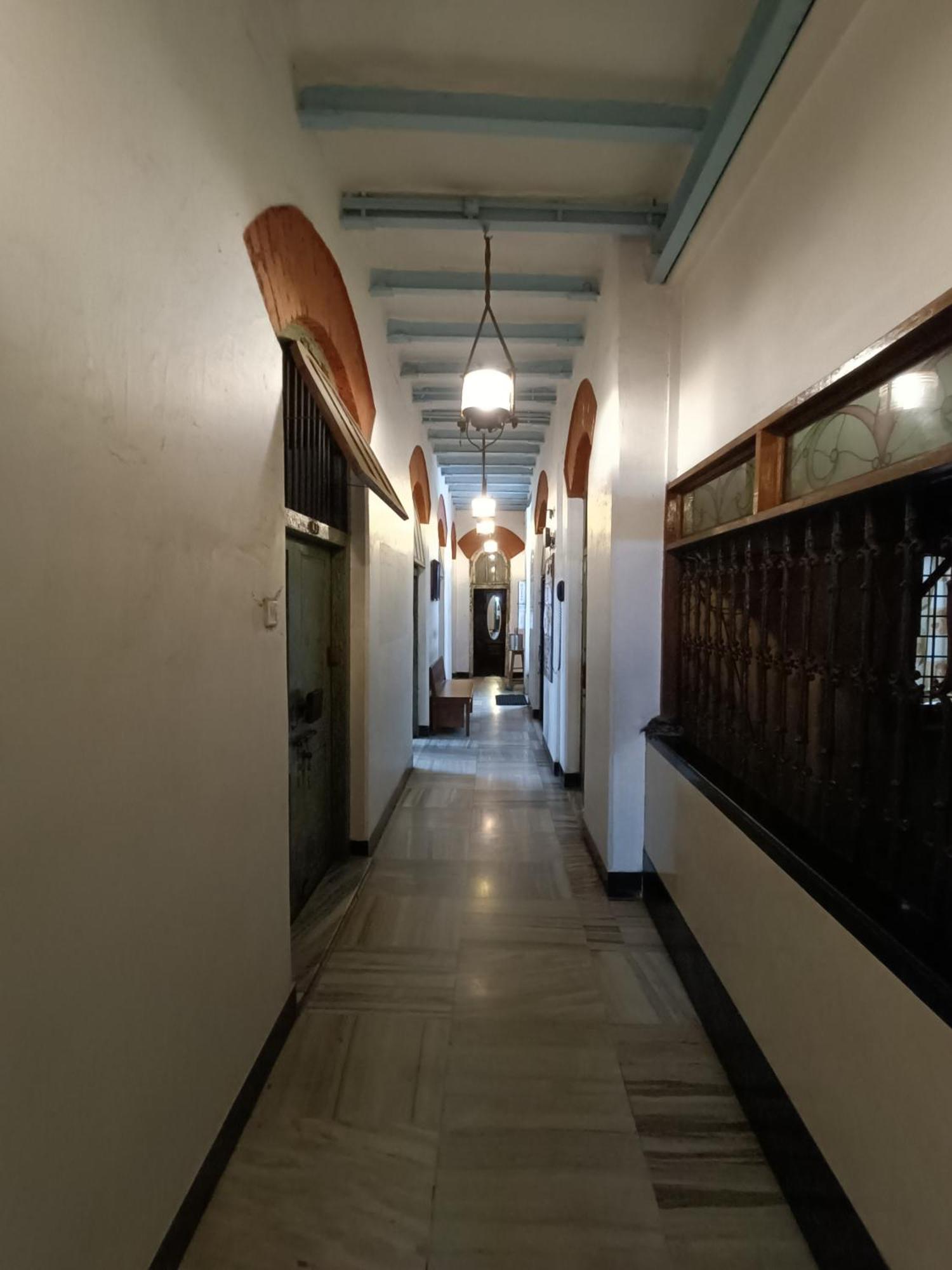 Vasantashram Cst Mumbai, Free Wifi With 1940s Retro Vibe Mumbai