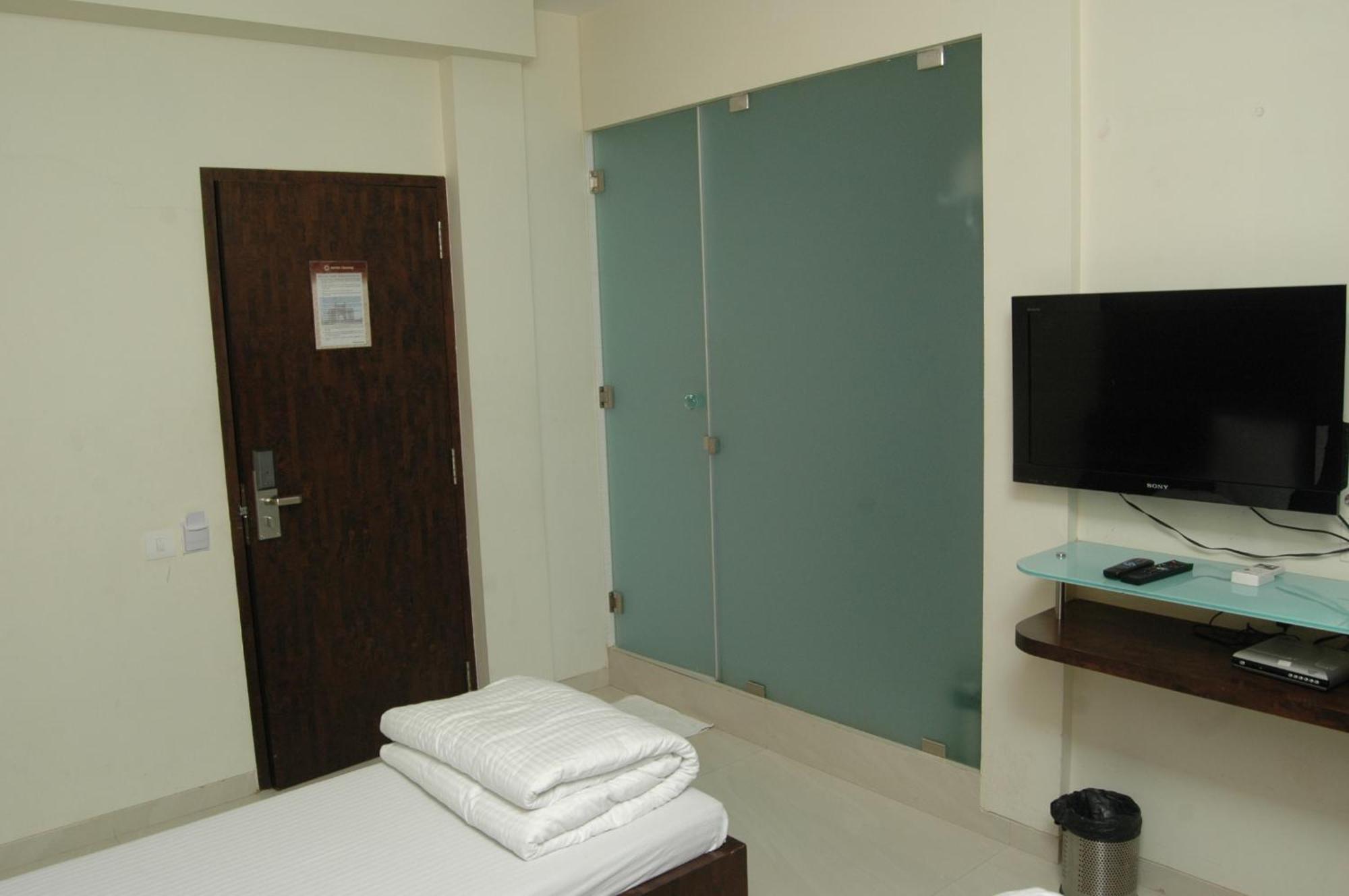 Hotel Causeway, Colaba *