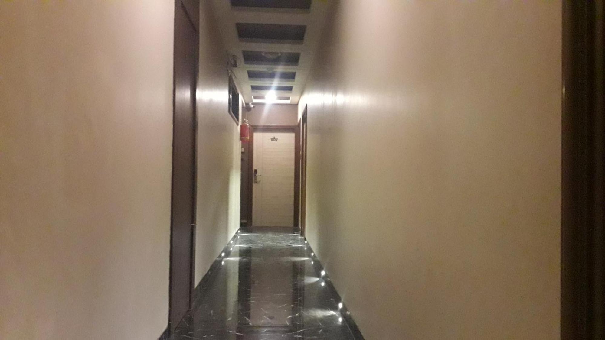 Hotel Shine Hospitality Crown