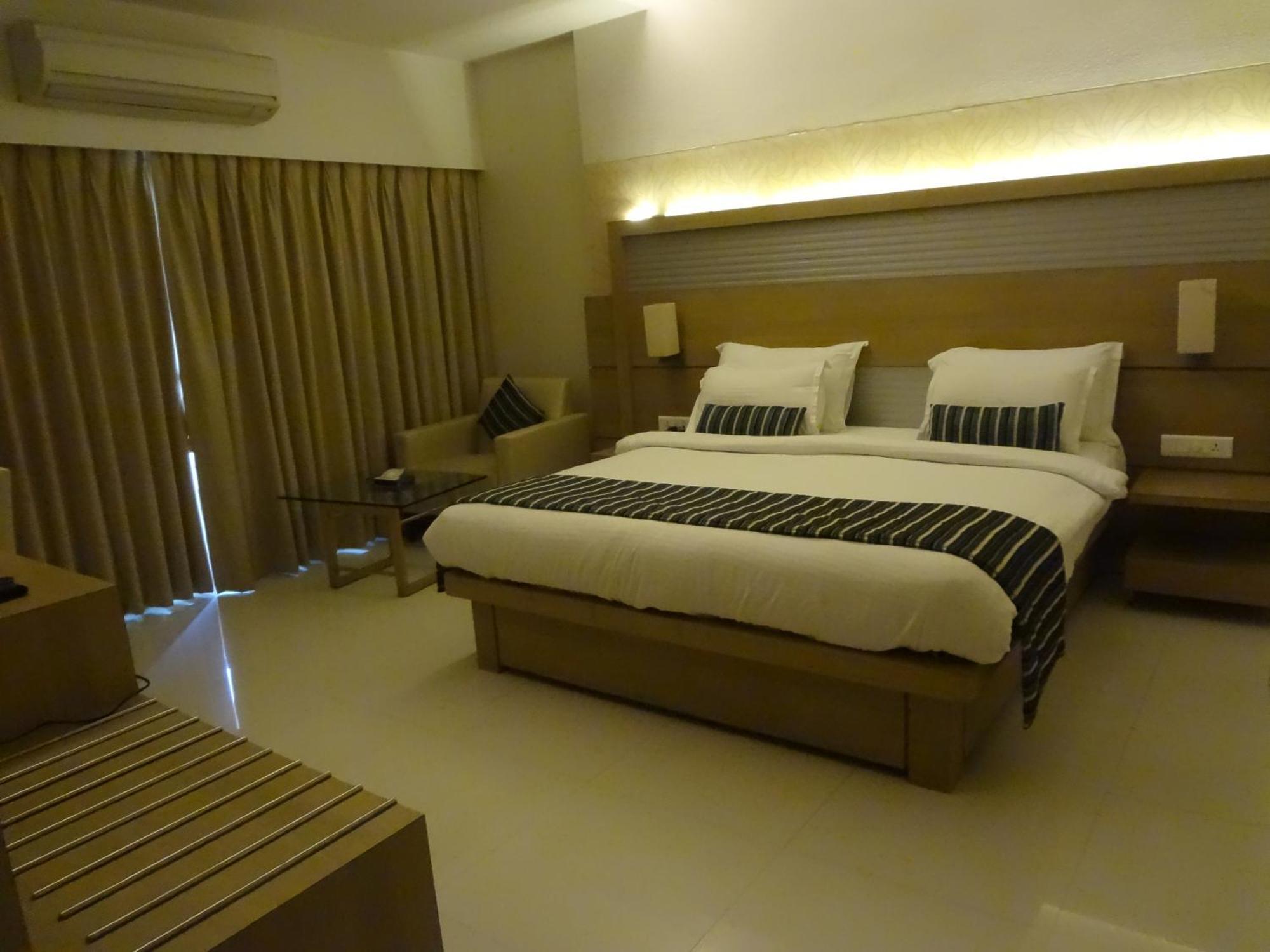 Galaxy Beacon Hotel, Santacruz ,mumbai Hotel 4*