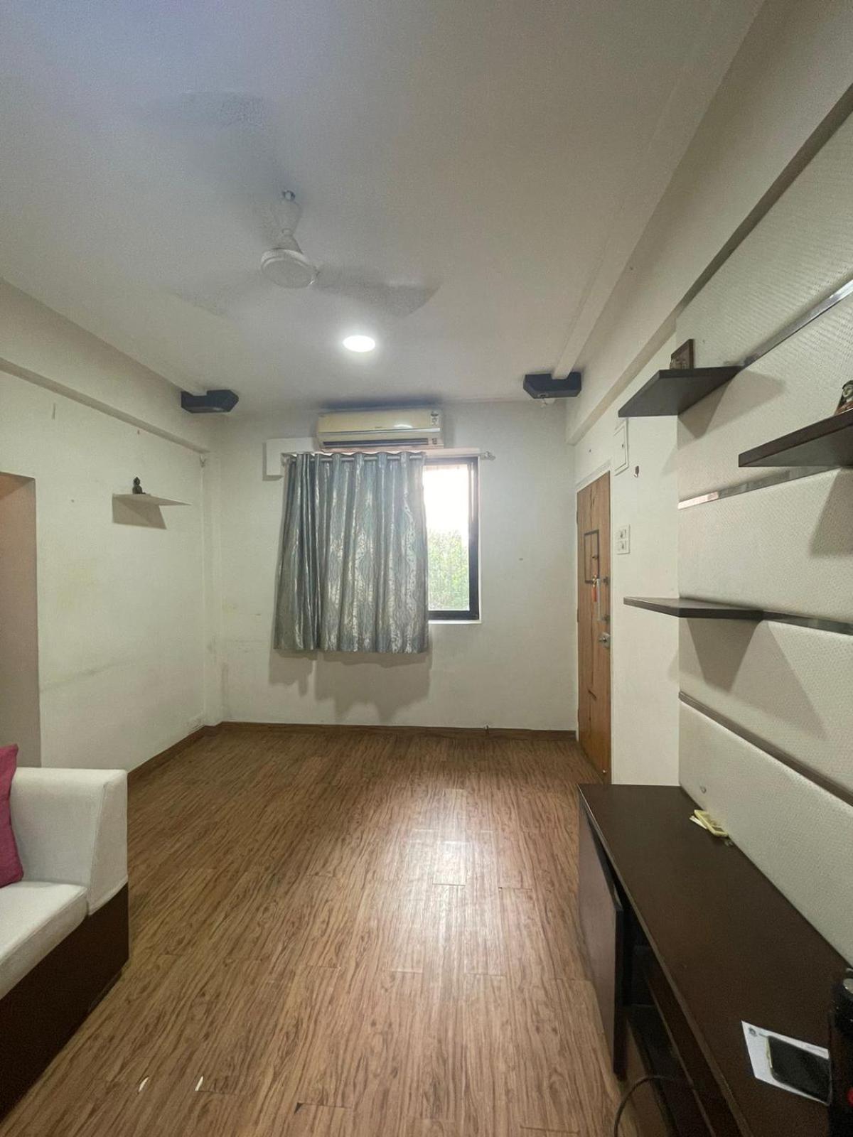 One Bhk In Matunga Apartment *