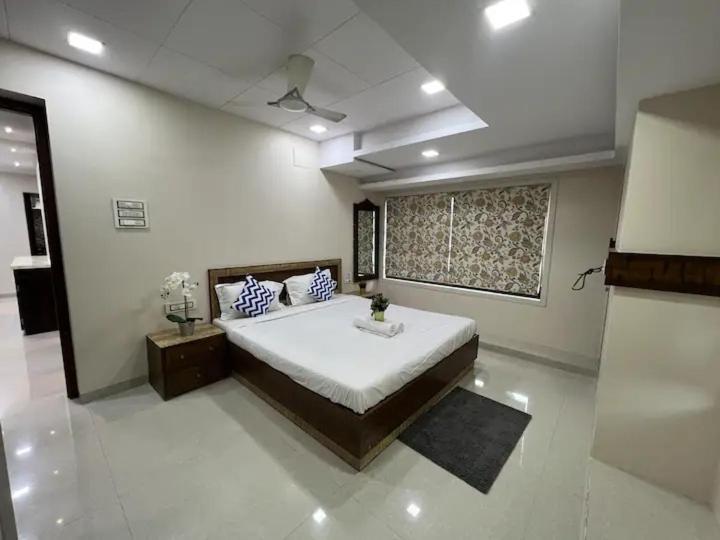 3br Service In Parel *