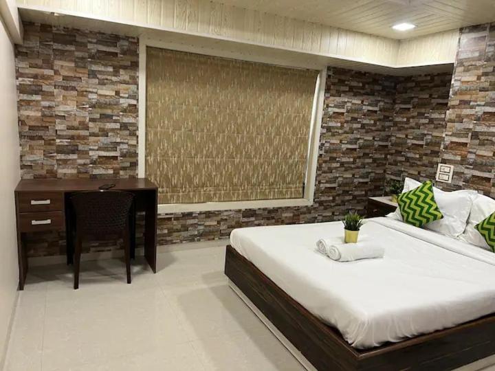 3br Service In Parel Apartment *