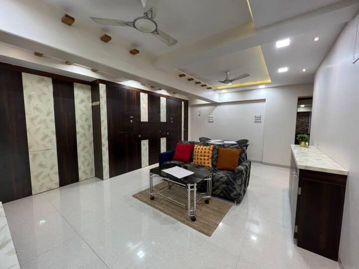 3br Service In Parel *