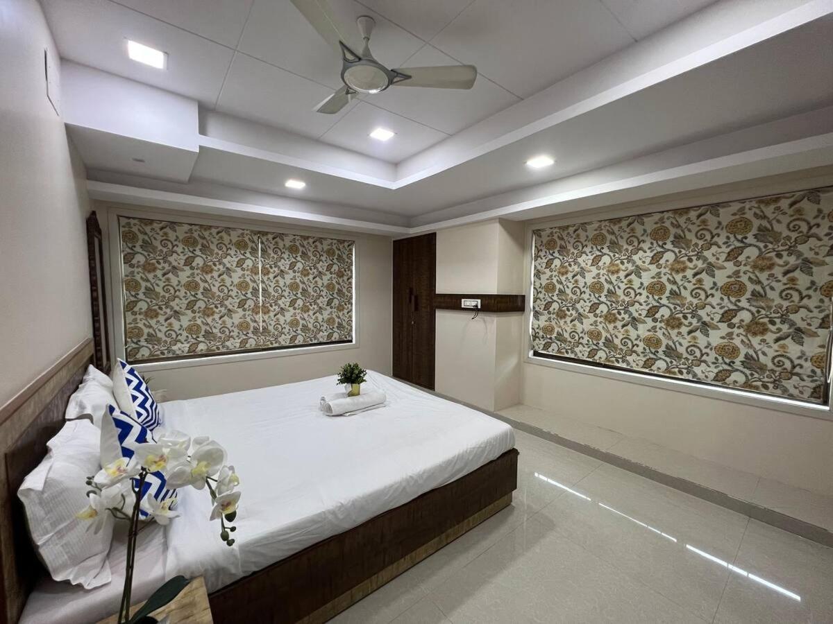 3br Service In Parel * Mumbai