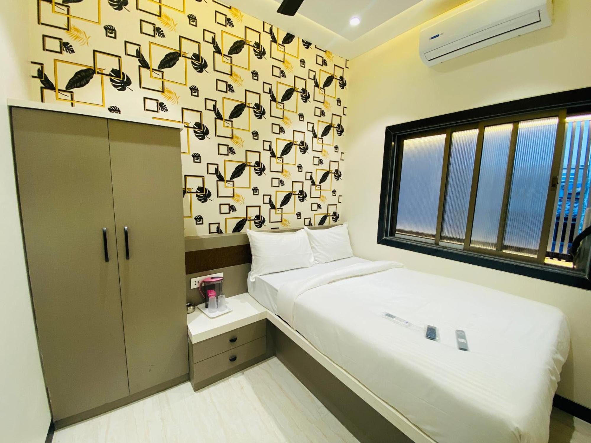 Rose Hotel