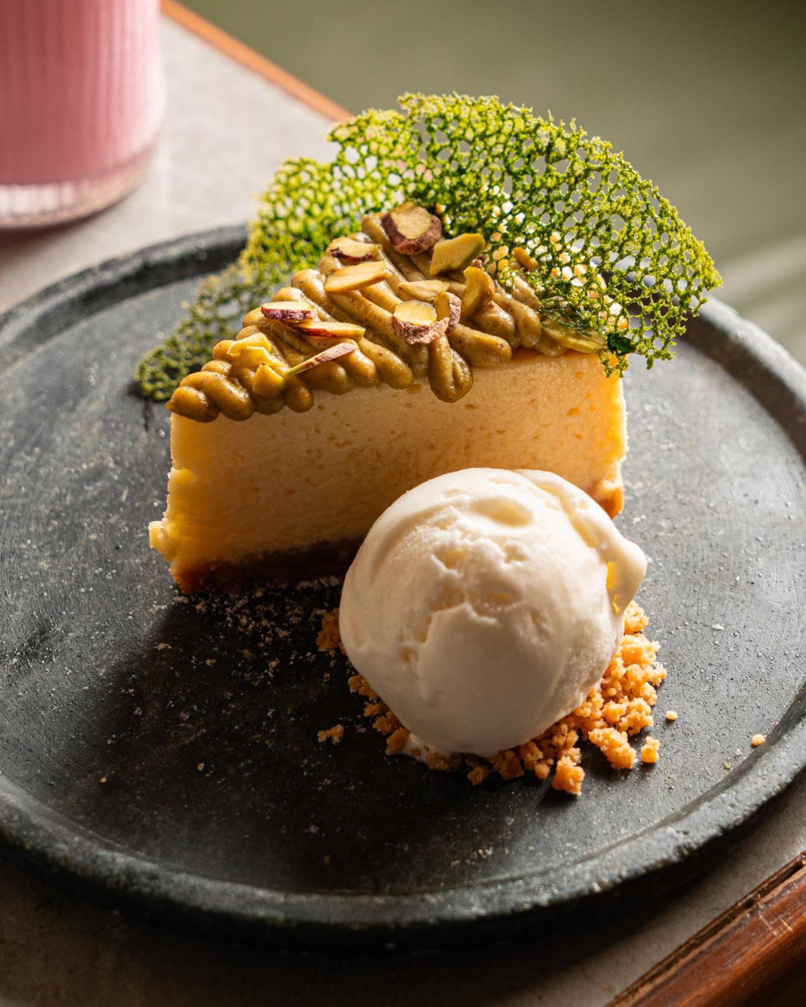 Hotel Arnna-goregaon 4*