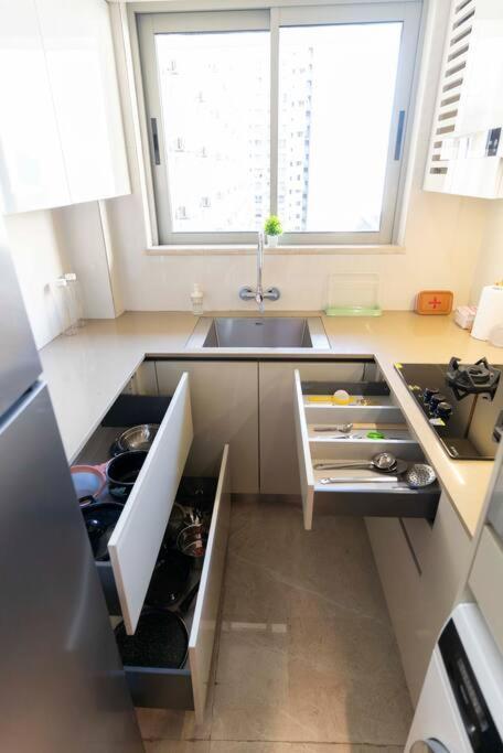 Ambient, Stylish 1bhk In Hiranandani Powai * Mumbai