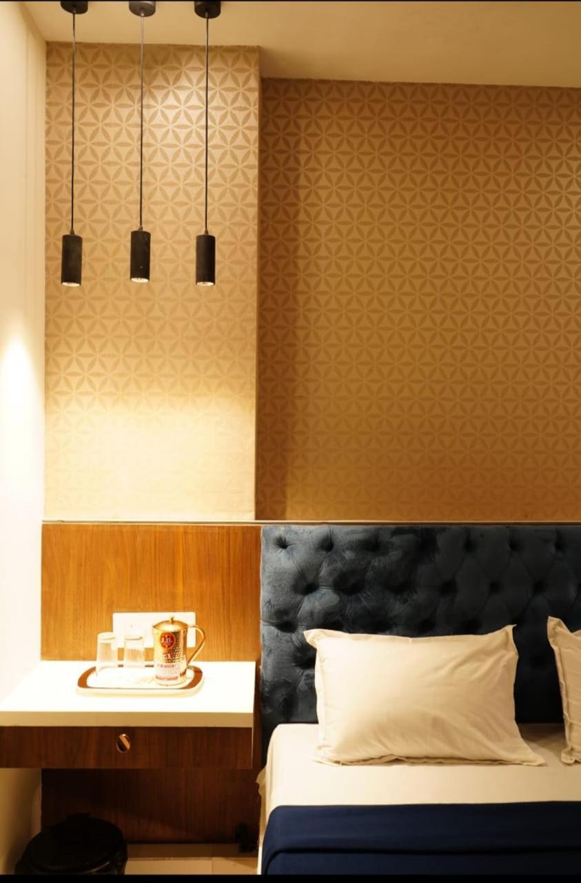 Elegance Hotel 4*