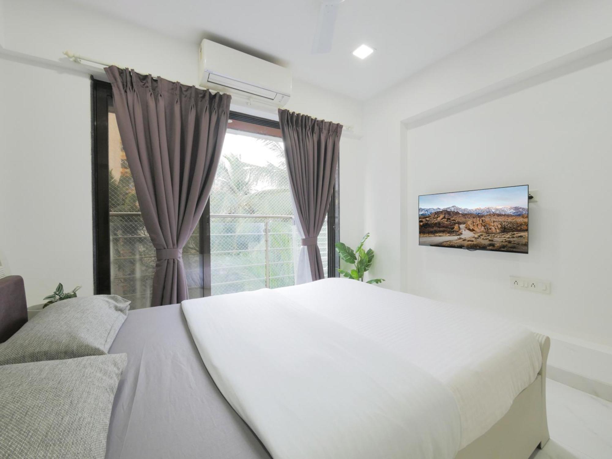 Athena 2bhk Khar W By The Company Apartment *
