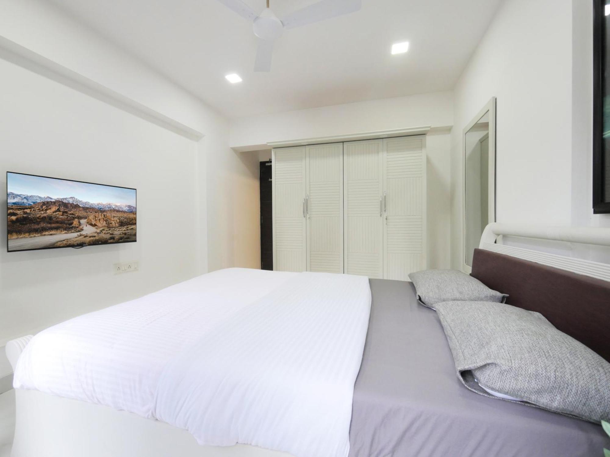 Athena 2bhk Khar W By The Company Apartment