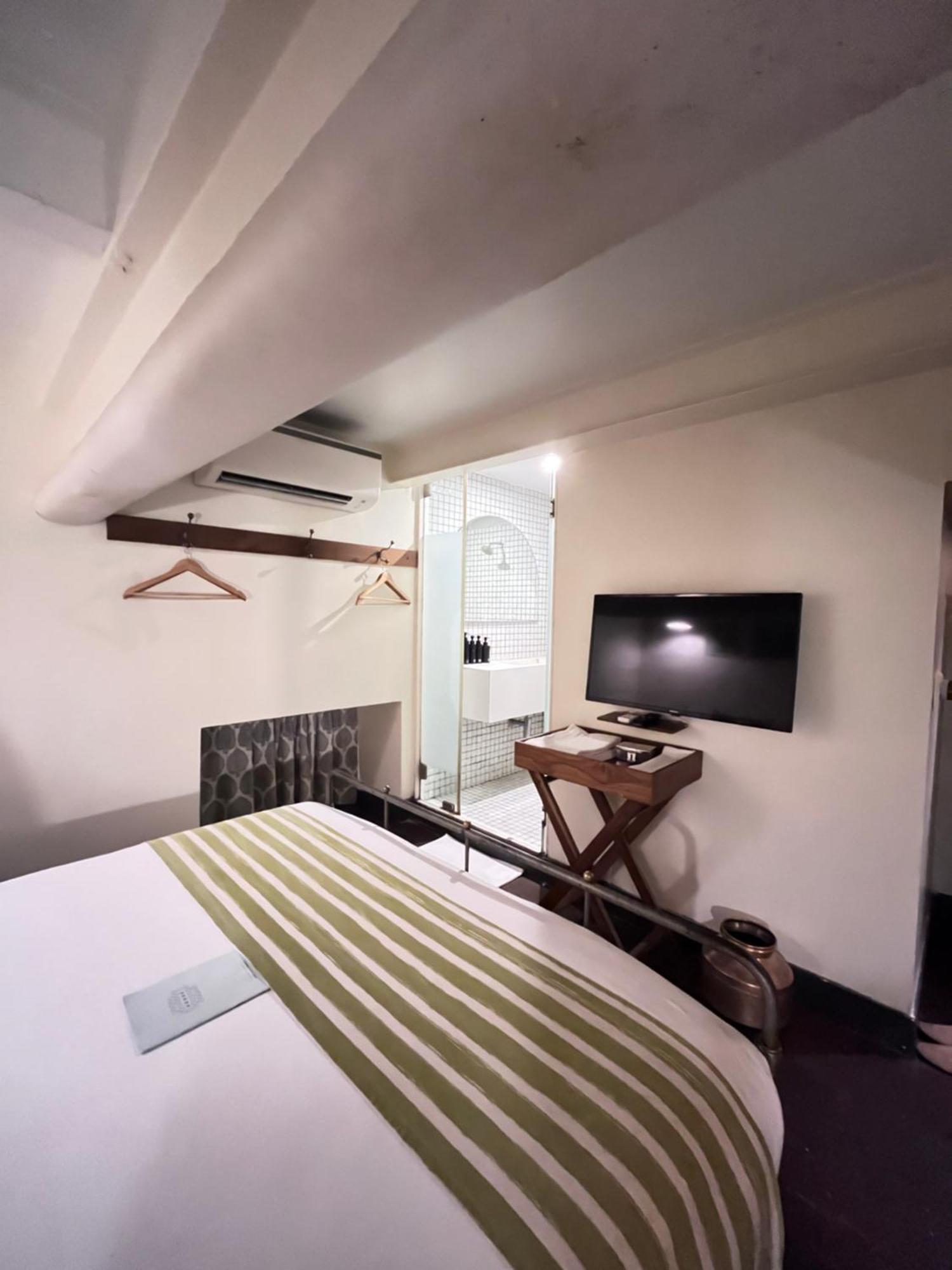 Hotel Abode 3*