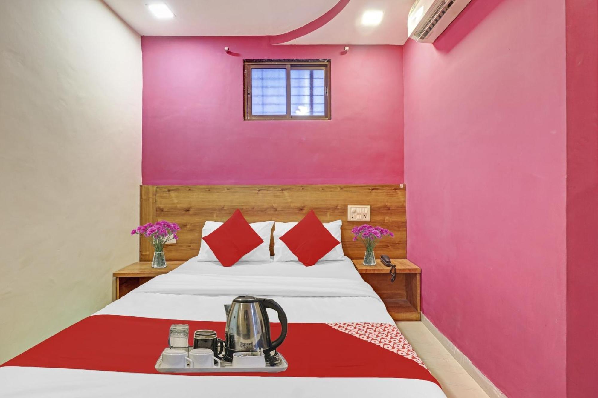 Hotel O The Near Chhatrapati Shivaji International Airport