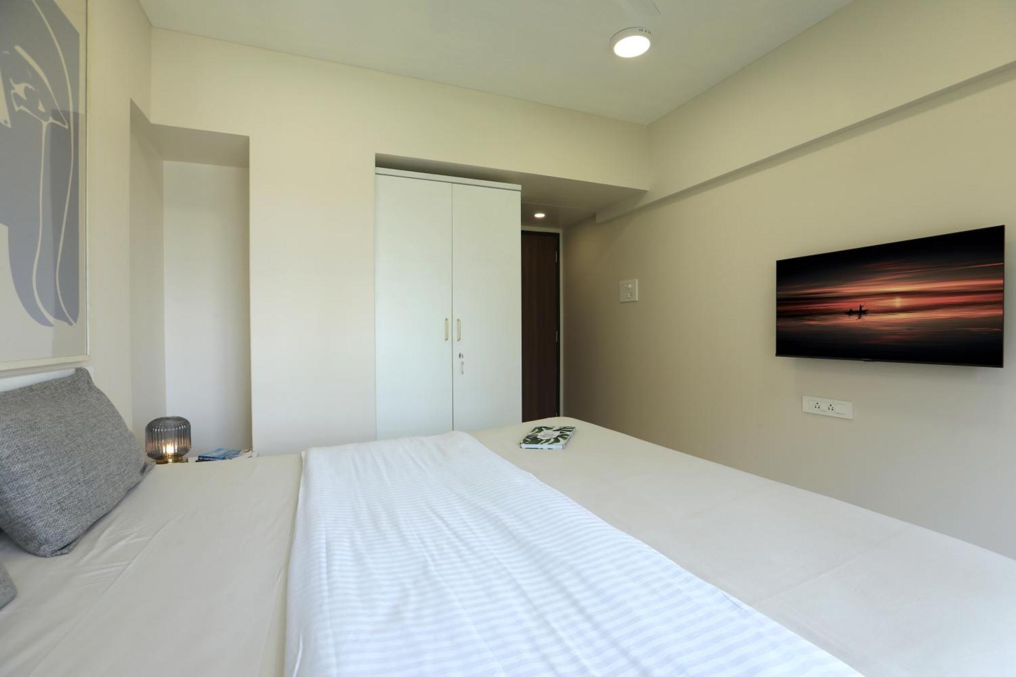 Ke Premium Shared Bandra W Homestay