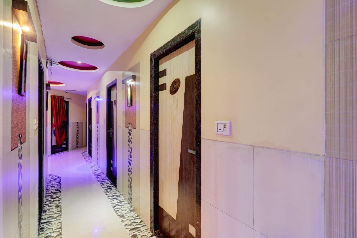 Icon Near T-2 International Airport Guest house Mumbai